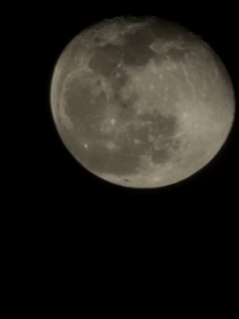 S24 Ultra 100x zoom lunar 
