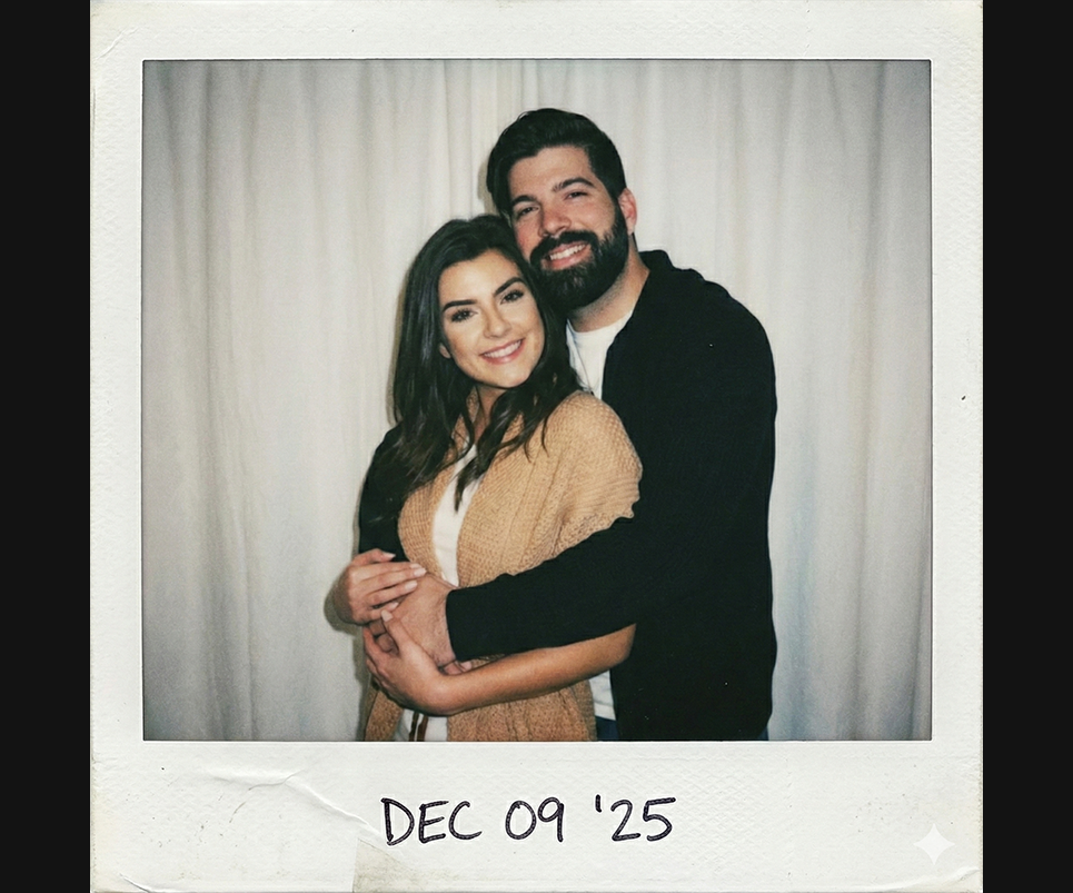Prompt para fotos en pareja Gemini - Polaroid con abrazo