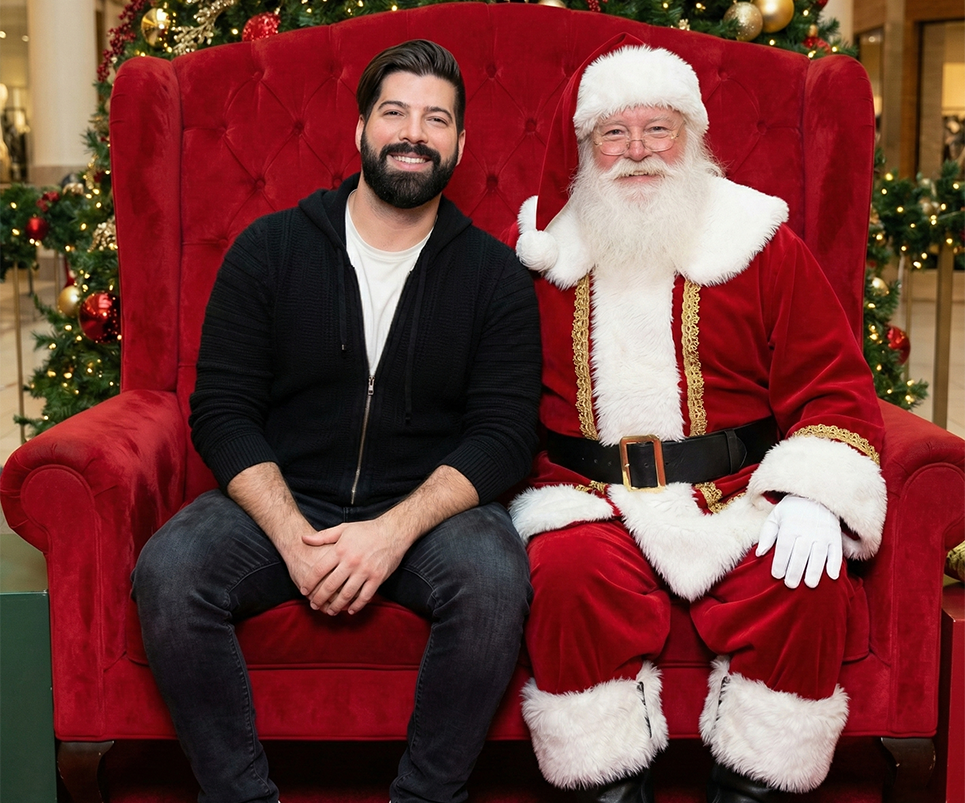 Prompts para fotos navideñas con Santa – Hombre sentado junto a Santa